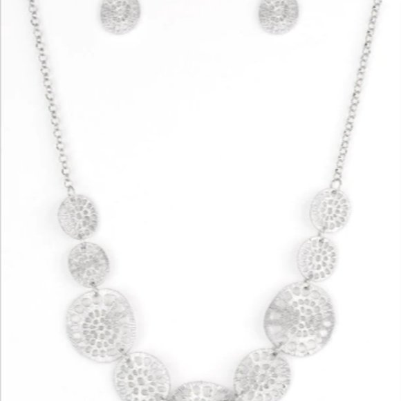 Paparazzi Your Own Wheel Necklace and Earrings - Picture 1 of 4